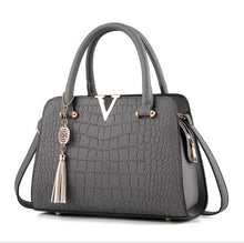 Crocodile leather Women Bag V letters Designer Handbags Luxury quality Lady  Shoulder Crossbody Bags fringed women Messenger Bag